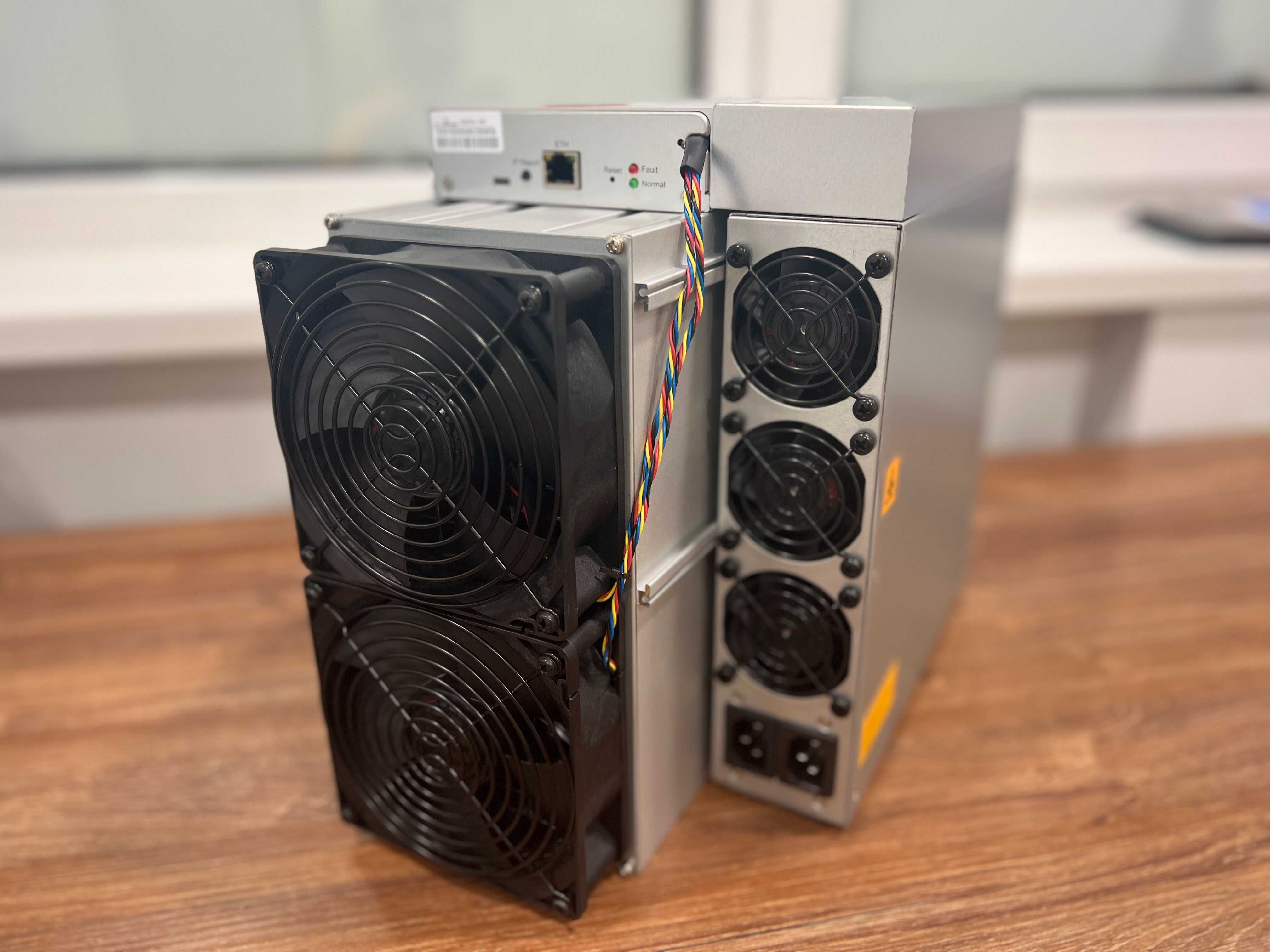 Б/в Майнери Asic Bitmain Antminer S19j Pro+ 117 Th 3400Вт Наявність