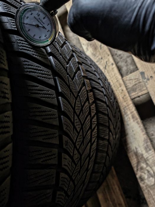 Зимові 225/50r17 GoodYear | 8/7mm | 2024/2021 | Germany | Преміум шини