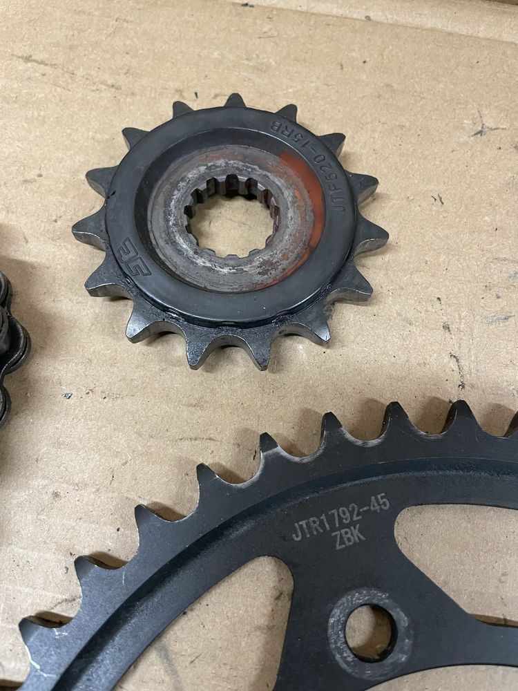 Napęd łańcuch zębatki suzuki gsxr 600 k4-k5 did  vx3