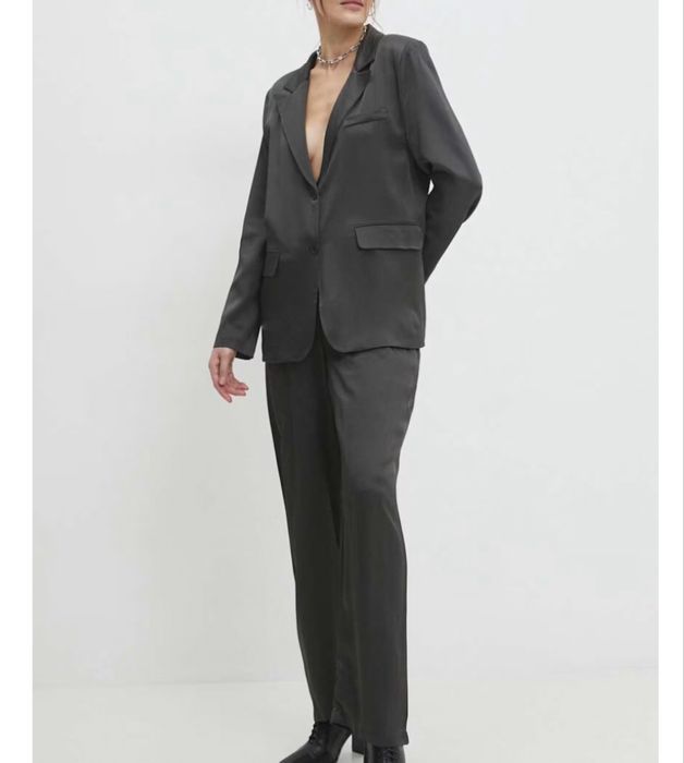 Garnitur damski welna merino 40r. grafitowy Donna Karan jak Armani