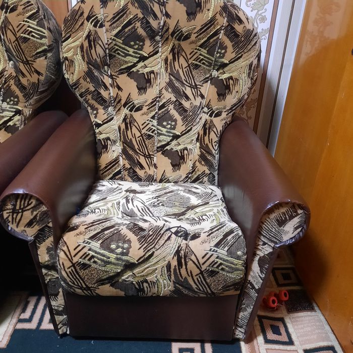 Продам крісла 2 штуки