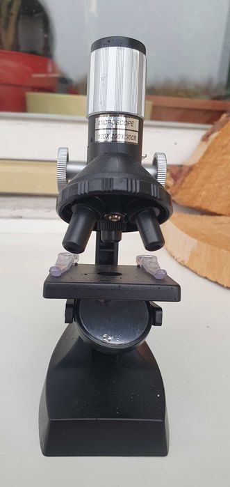 Mikroskop dla dzieci. W dobrym stanie. W zestawie sam mikroskop.
