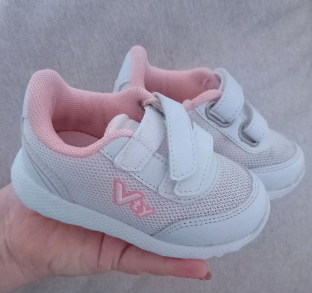 Adidasy dla dziewczynki Vty roz.21