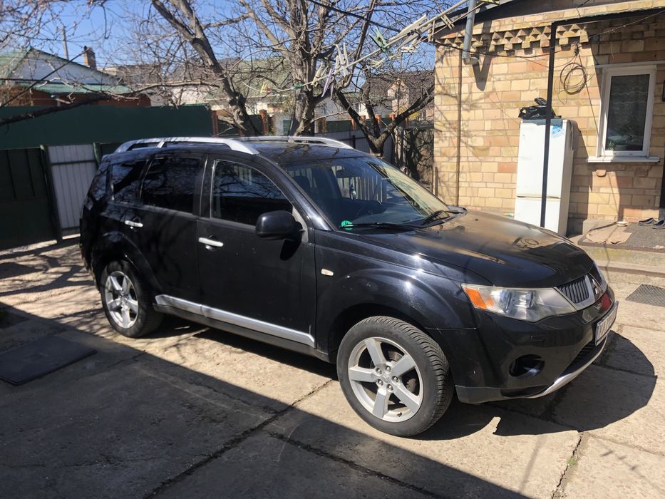 Mitsubishi Outlander 2