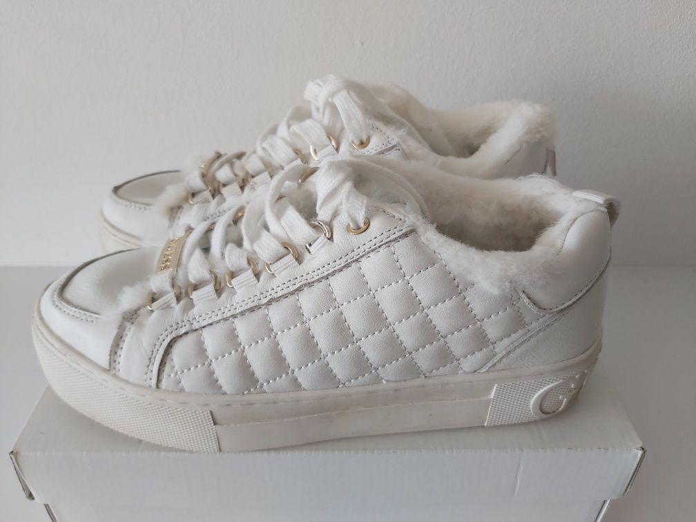 Sneakersy białe GUESS tenisówki 38 pakowane półbuty futerko