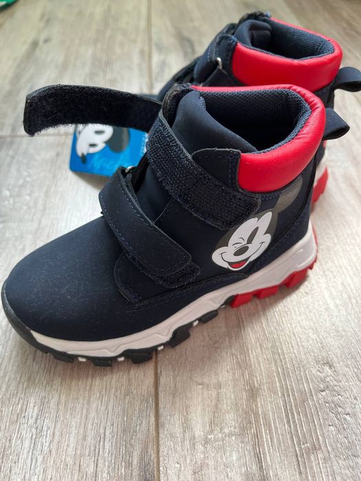 Продам нові дитячі черевики розмір 24
Легкі, дуже стильні, купували в