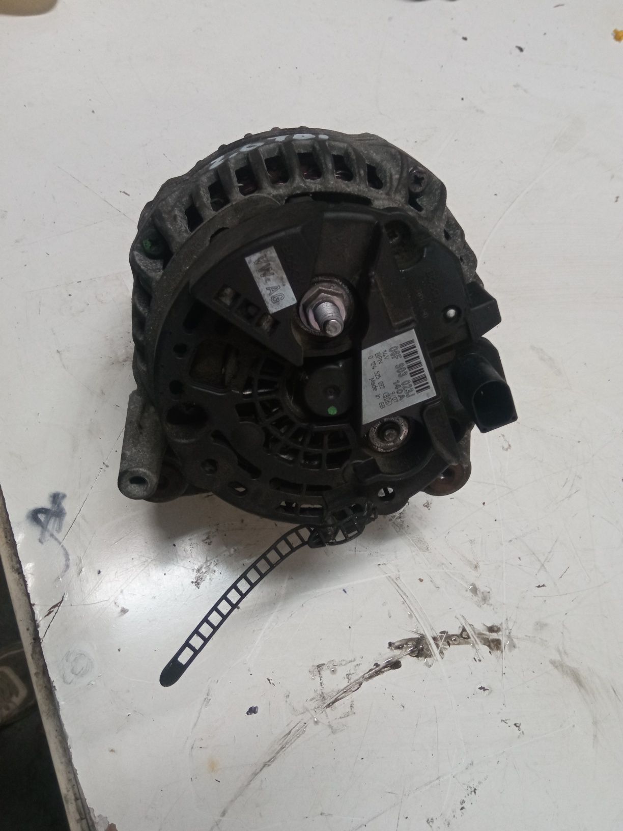 Alternator Audi A4B7 2.0 TDI