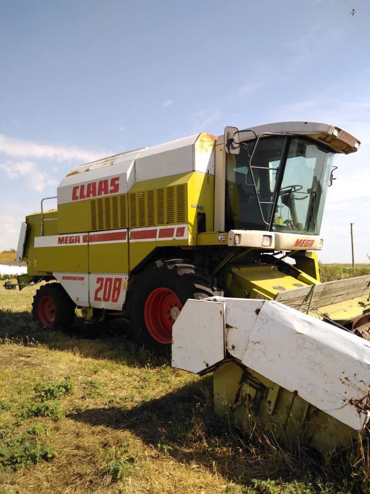 Комбайн Claas Mega 208