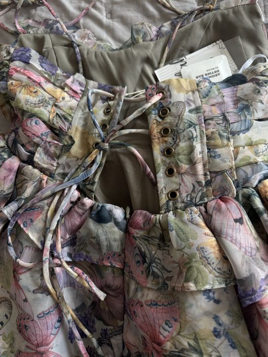 Нова сукня.