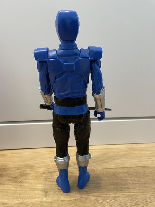 Bonecos Marvel e Power Rangers