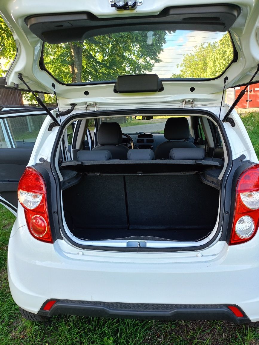 Chevrolet spark samochód osobowy