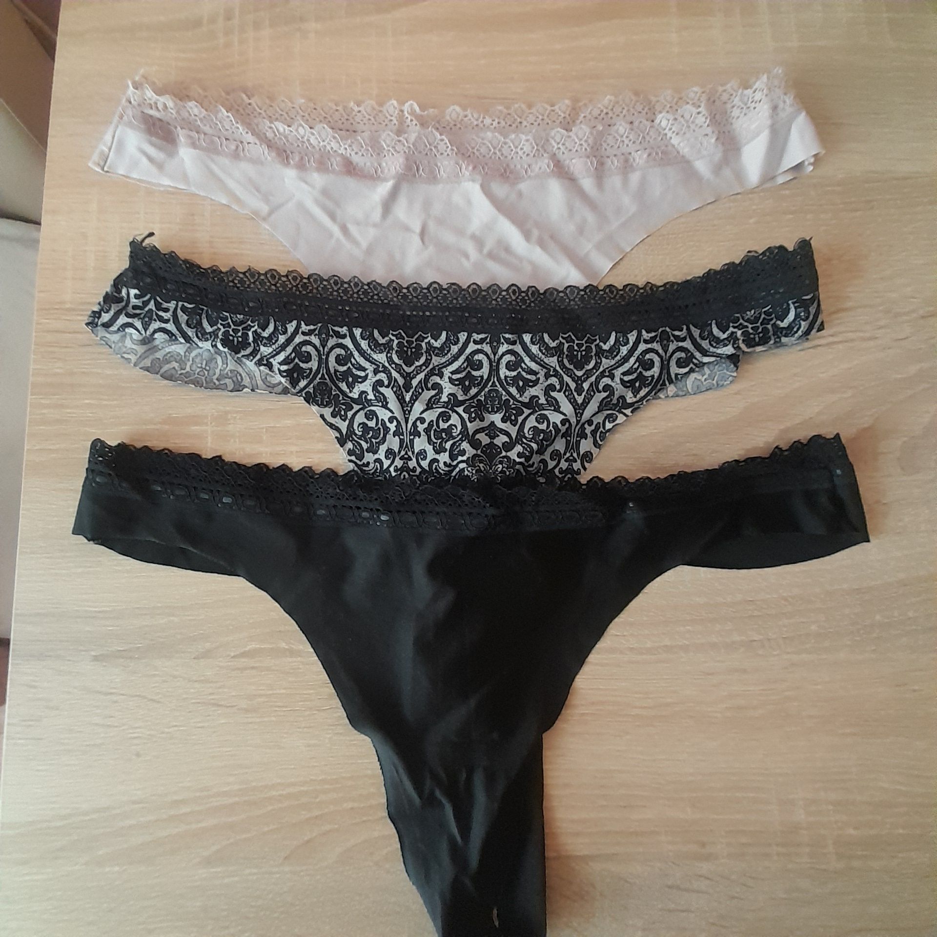 Stringi 3 szt XL nowe