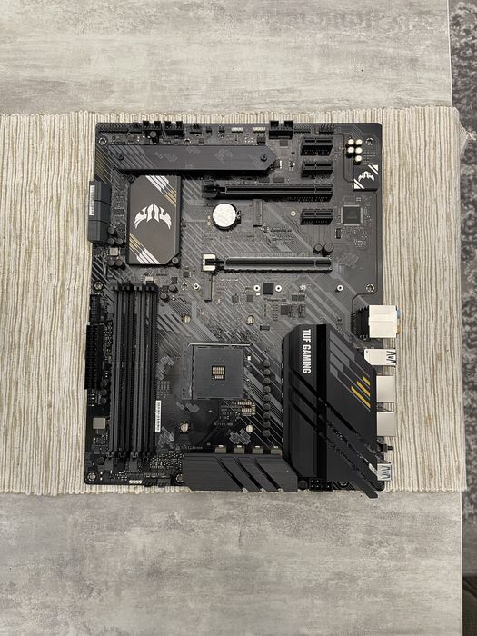Материнська плата ASUS TUF gaming B550-PLUS
