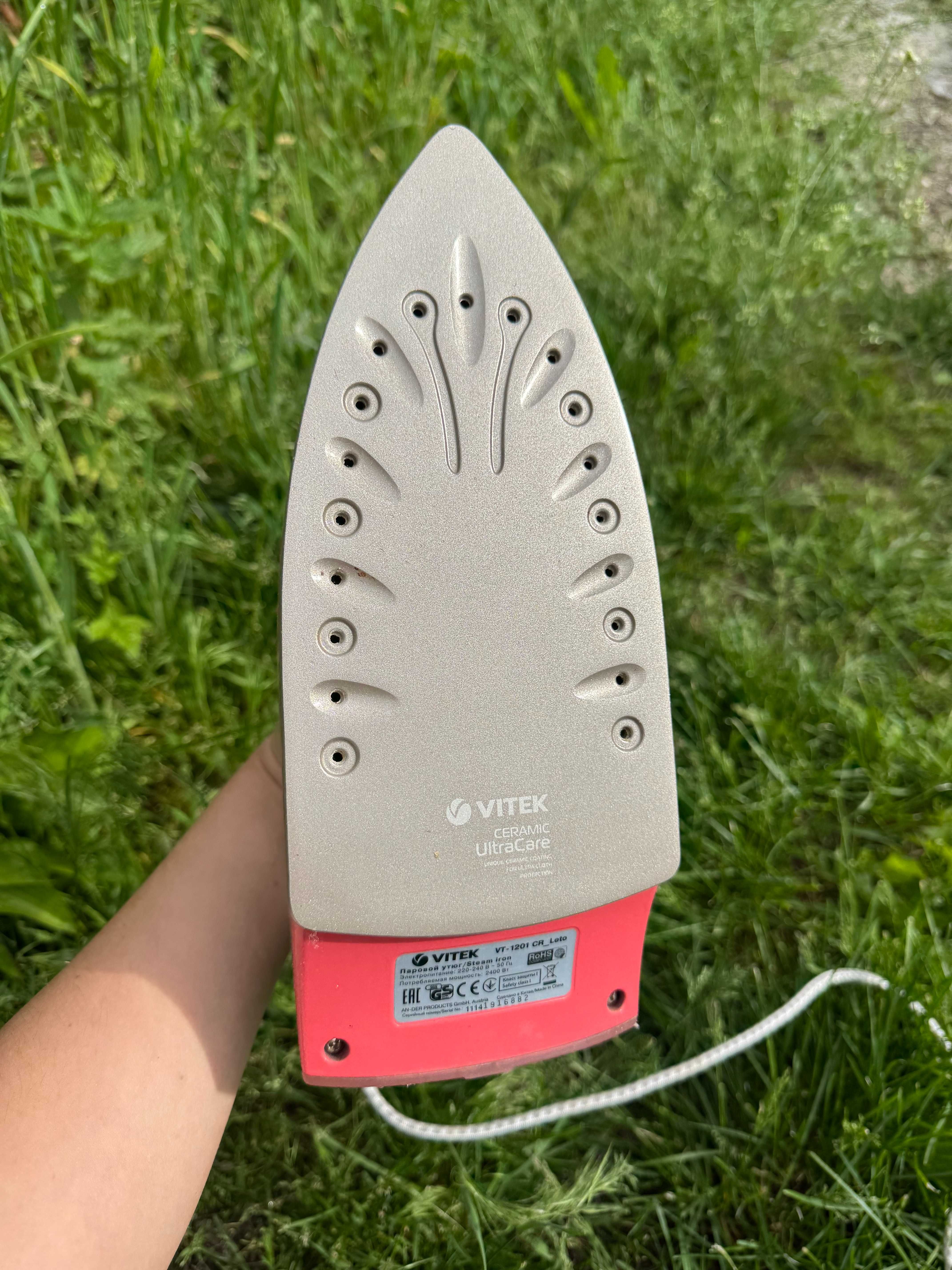 Праска VITEK 2400 Вт — робоча, хороший стан