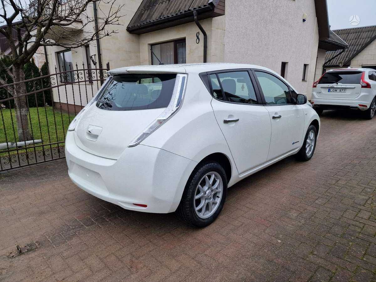 Двері Ніссан Ліф Nissan Leaf