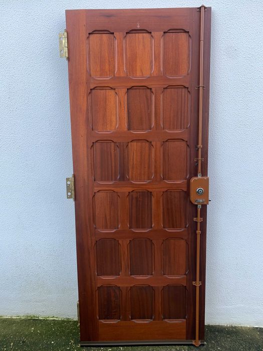 URGENTE 90€ - Porta madeira maciça com fechadura de 4 trancas