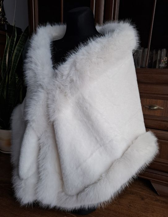 Sprzedam śliczną narzutkę ślubną