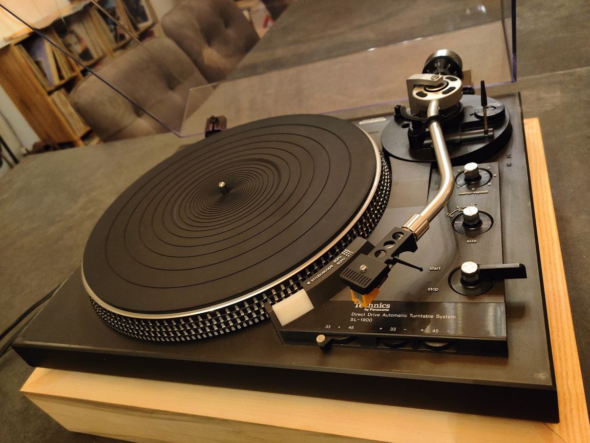 Gramofon Technics  SL-1900 Direct Drive Japan 1976 - 1978