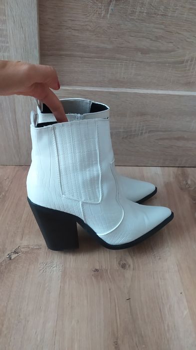 Kowbojki ASOS 39 wedge sztyblety botki białe ecru klocek słupek