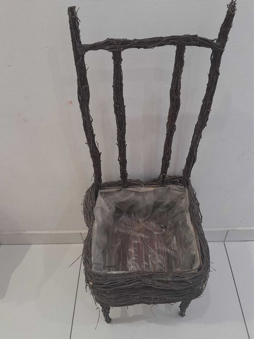 kwietnik krzesełko wiklinowe