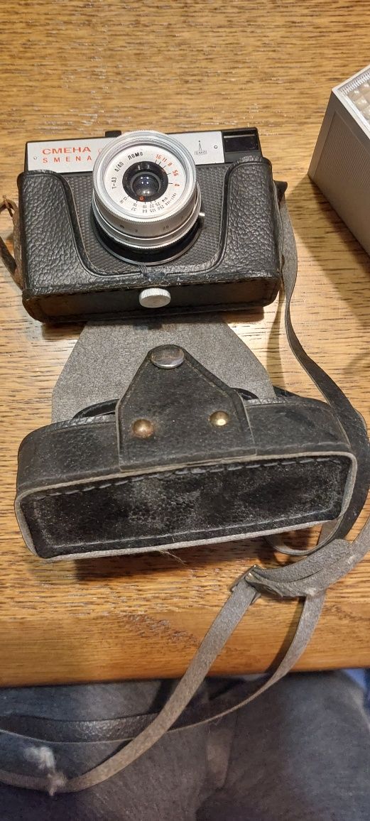 Stary aparat fotograficzny z lampa