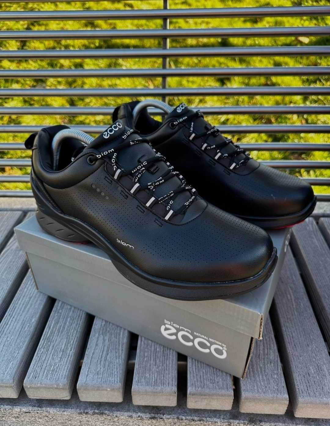 Стильные кожаные кроссовки Ecco