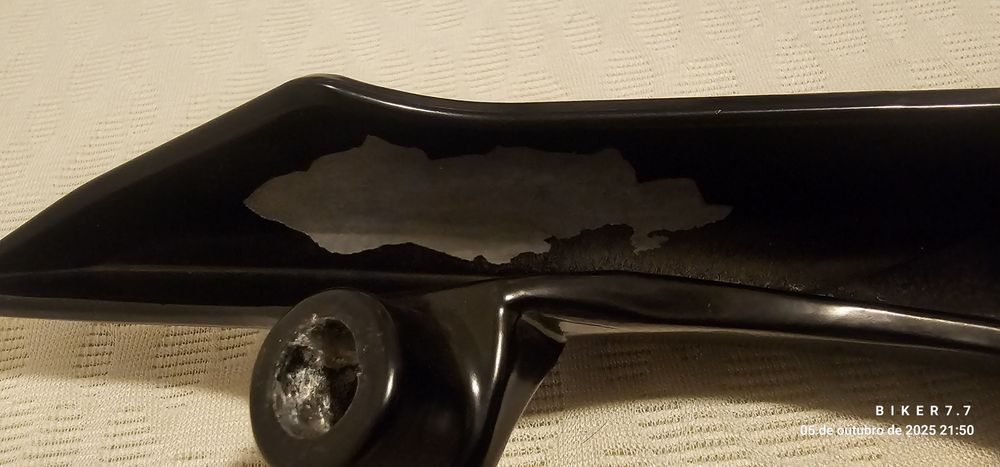 Pegas de passageiro traseiras.