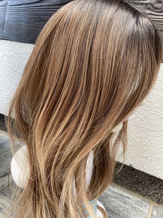 Piękna brązowa jasna peruka brąz refleksy pasemka włosy jak naturalne