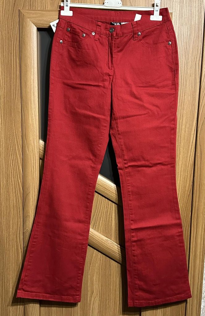 Nowe spodnie BPC lycra czerwone typu bootcut r. 36 bawełna