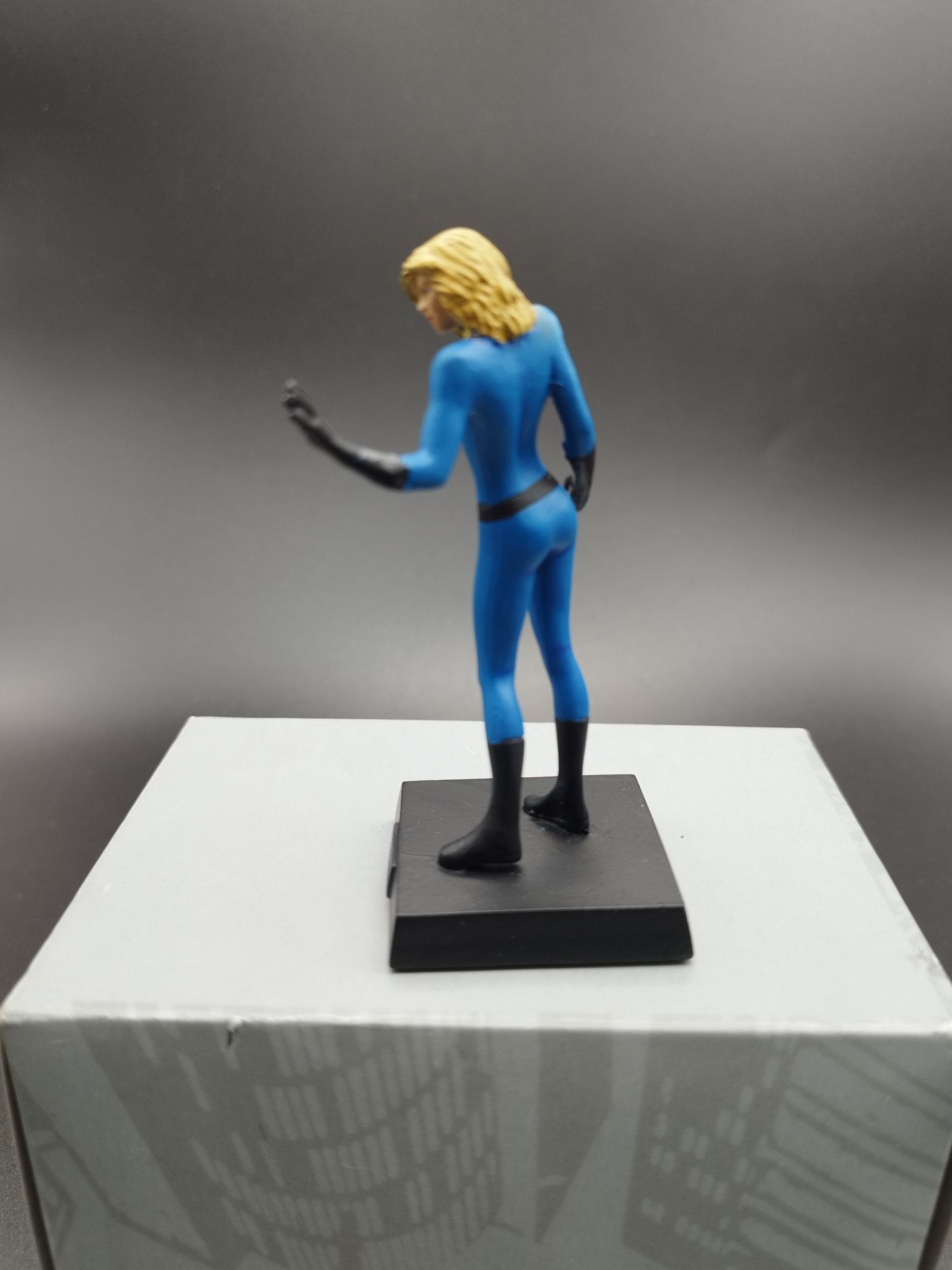 Figurka Marvel klasyczna Invisible Woman #41 ok 8 cm figurka ciężka