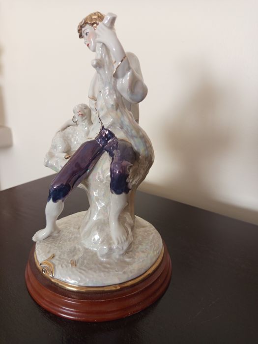 Estatueta com 0,28cm em ótimo estado