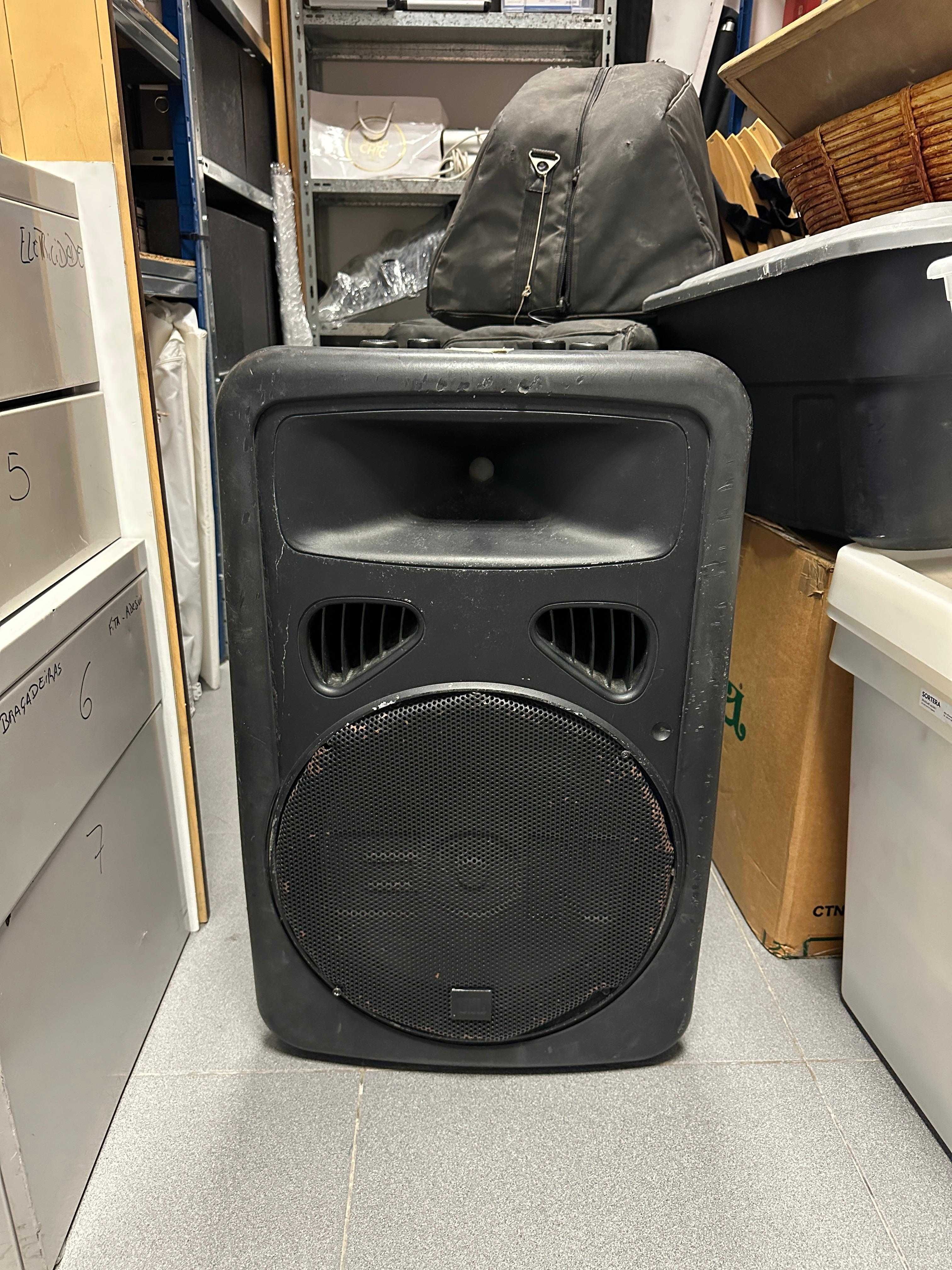 Colunas JBL EON15 G2