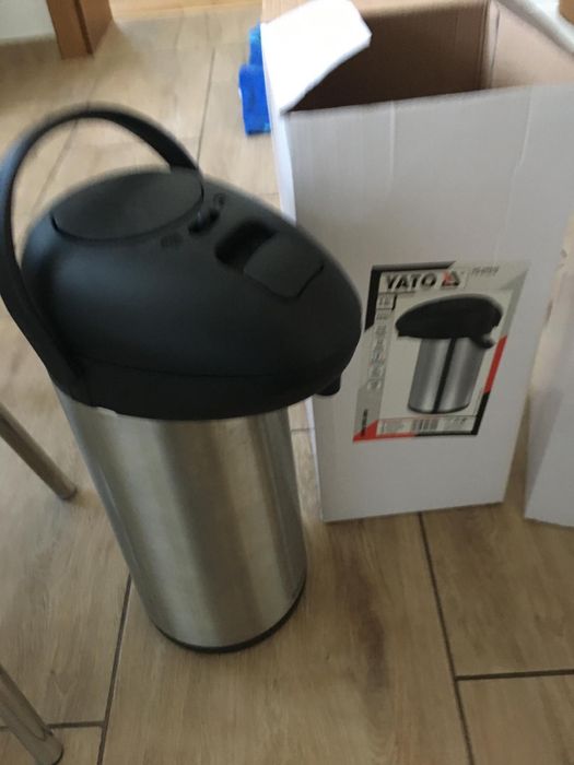 Dwa duze termosy wysylka