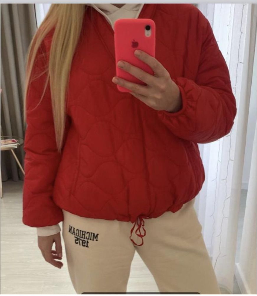 Кутка Zara дуже яскравого красного кольору