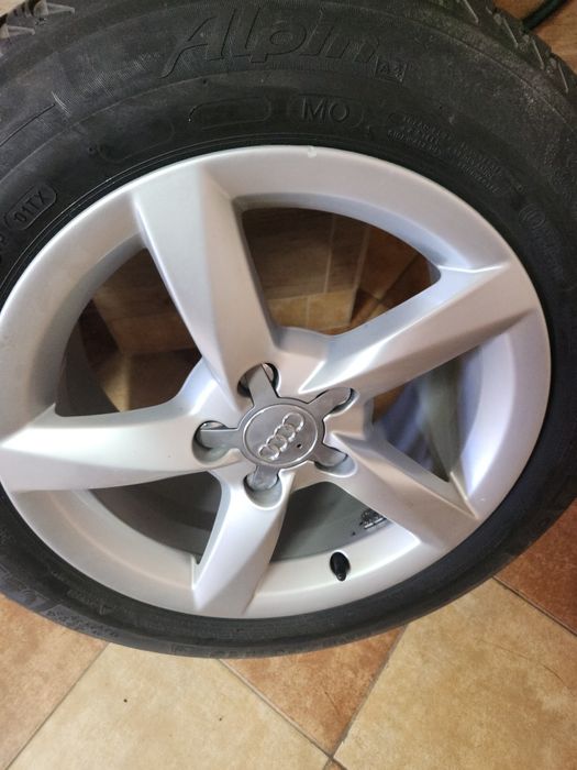 Felgi oryginalne audi z oponami zimowymi