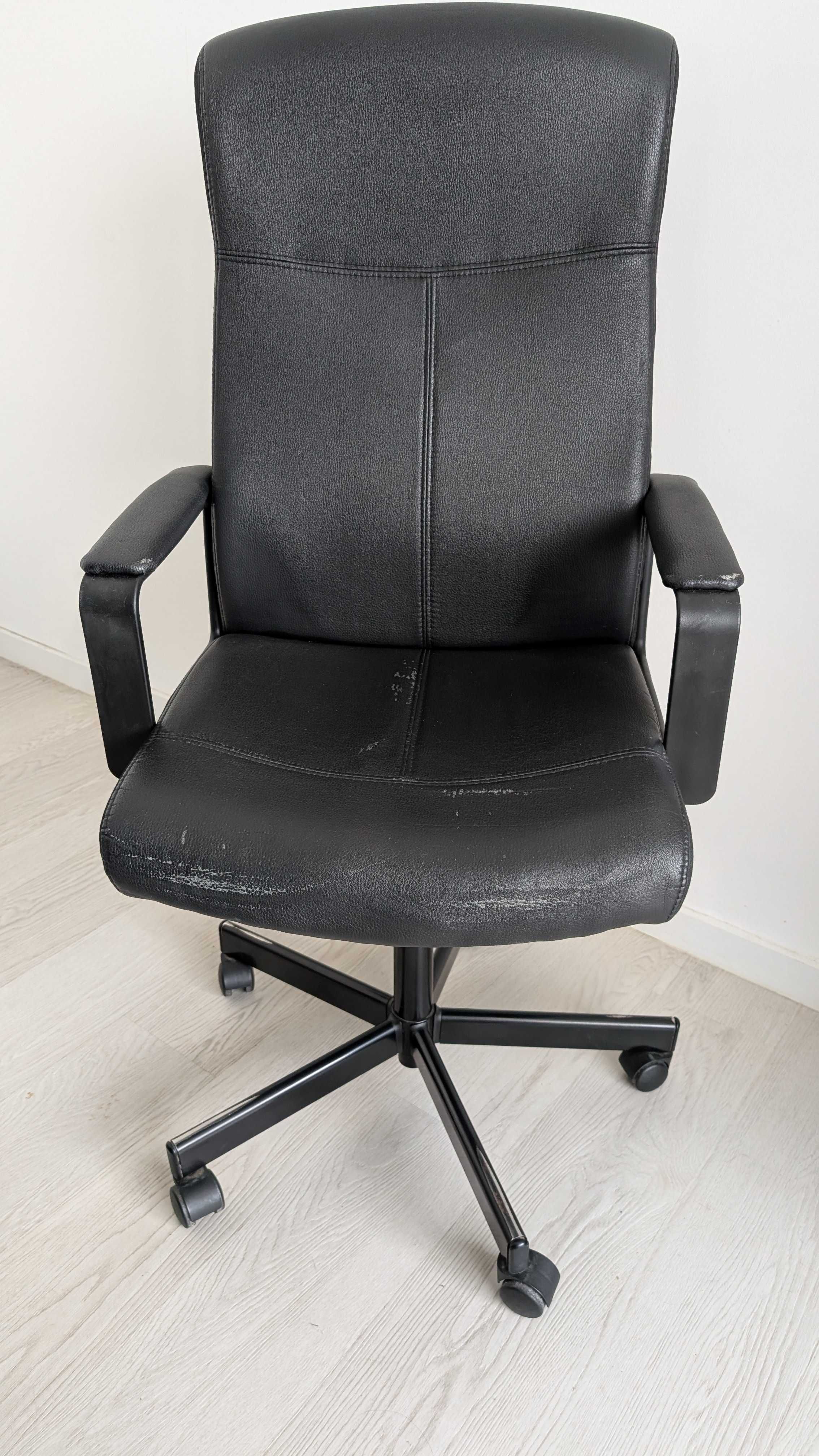Cadeira de Escritorio Millberget (Bomstad preto)