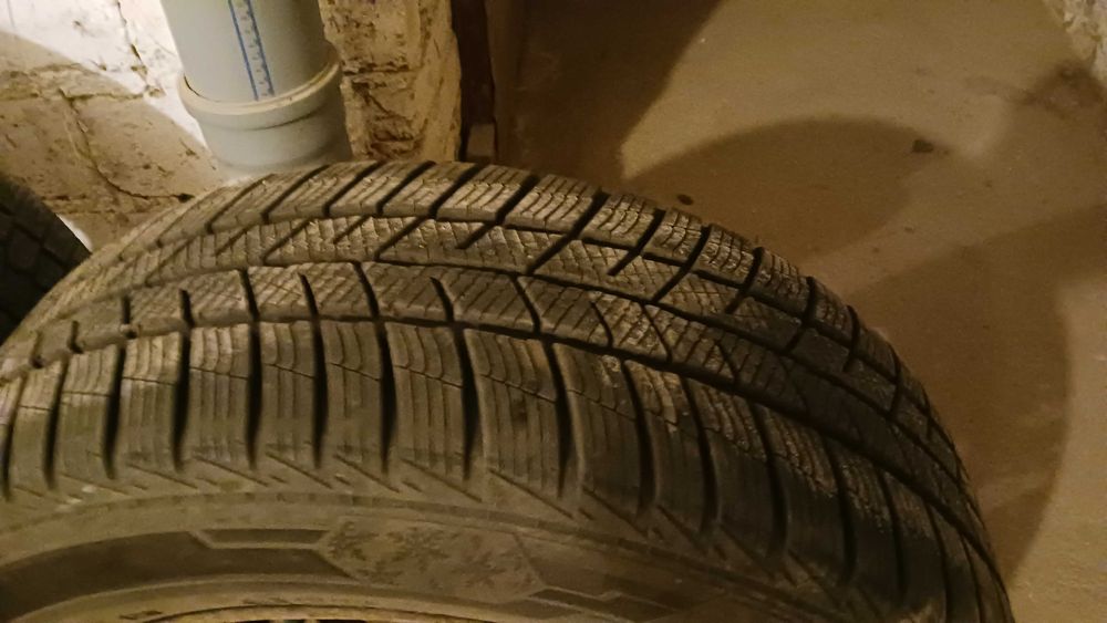 Kompletne felgi stalowe 16 z oponami zimowymi plus oryginalne kołpaki