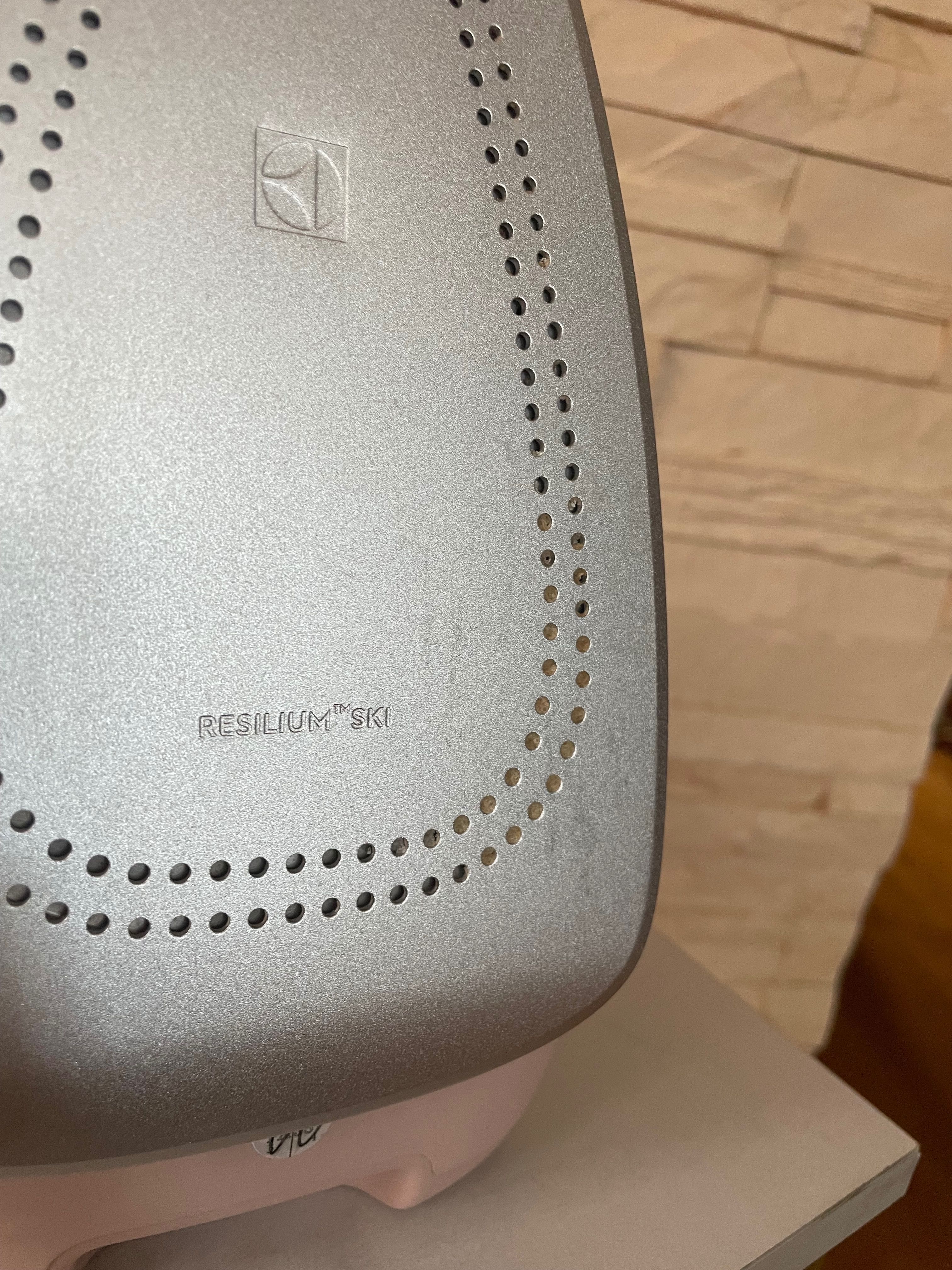 Stacja Parowa Electrolux E6ST1-4PP – Efektywne i Szybkie Prasowanie
