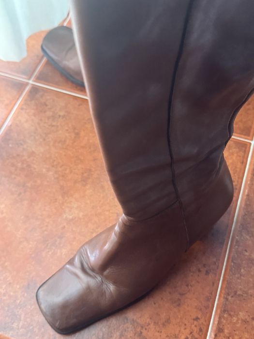 Botas de cano alto em Pele