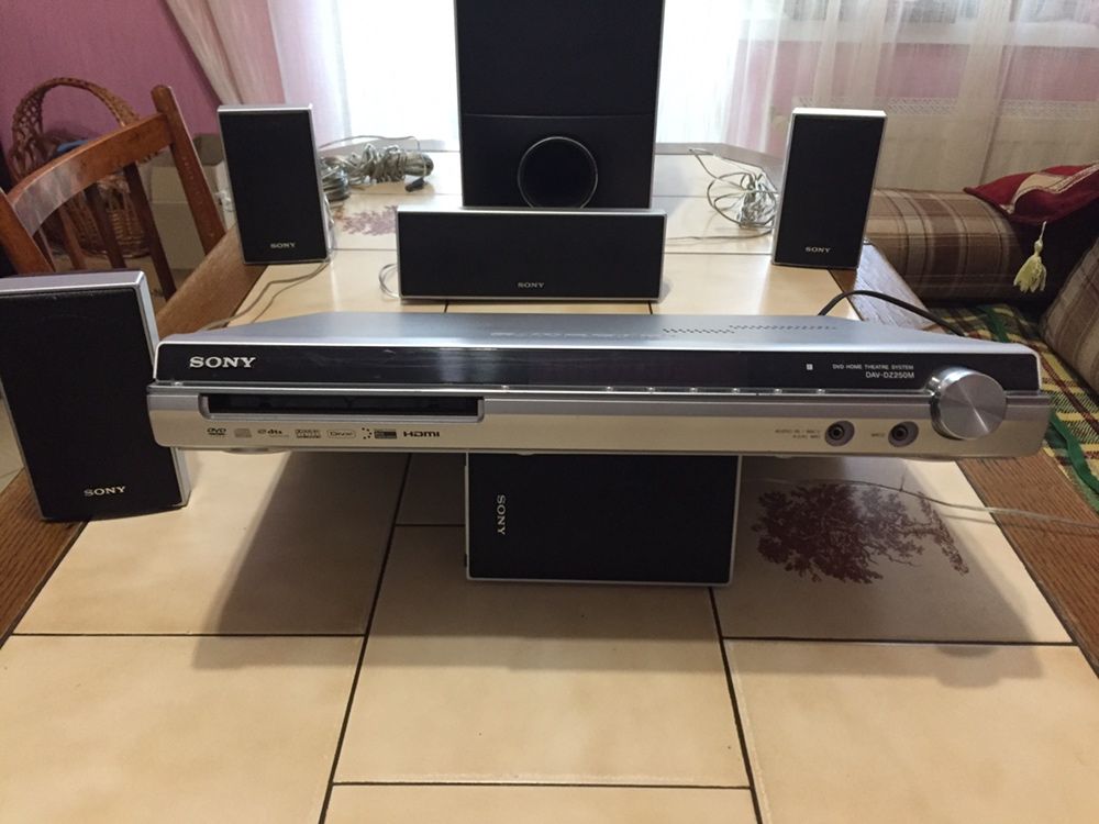 Продам DVD THEATRE  SYSTEM  DAV - DZ250 M  Домашній кінотеатр