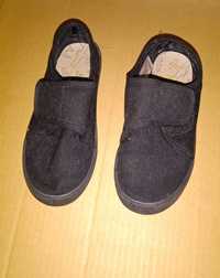 r. 28 Czarne buty halówki z materiału, na rzepy