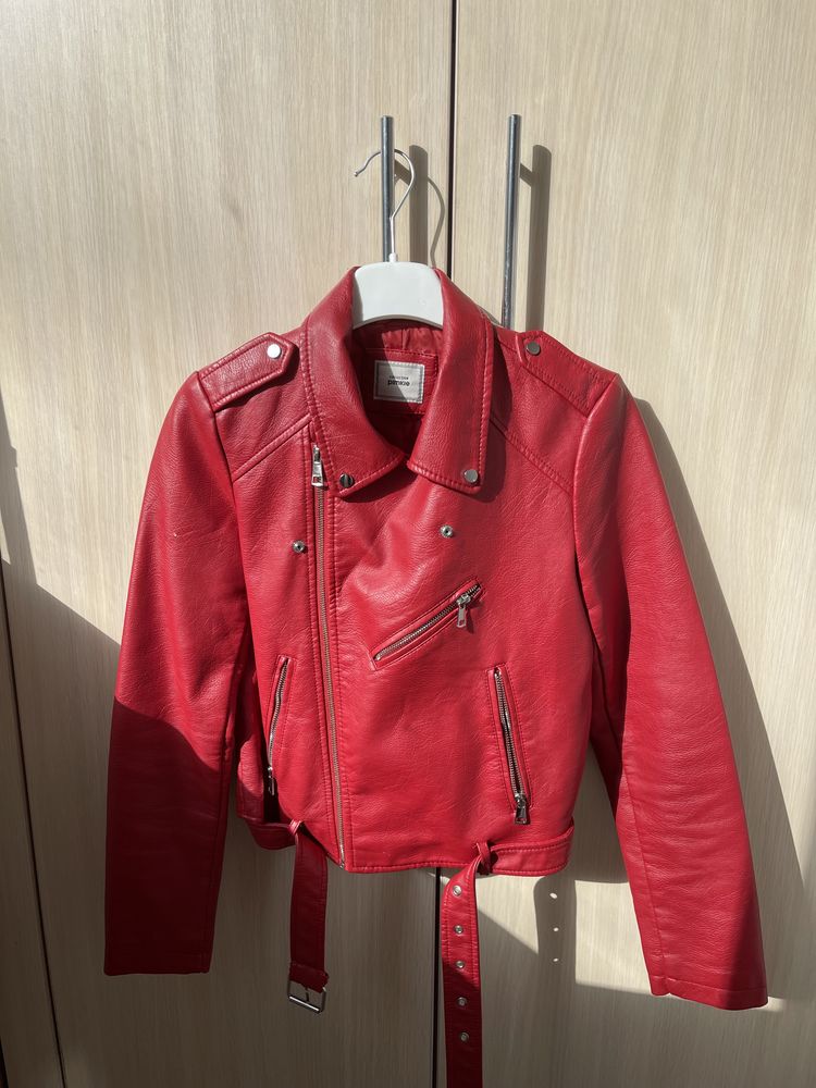 Красная Кожена укороченая курточка