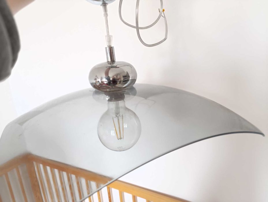Szklana lampa z żarówką Edison
