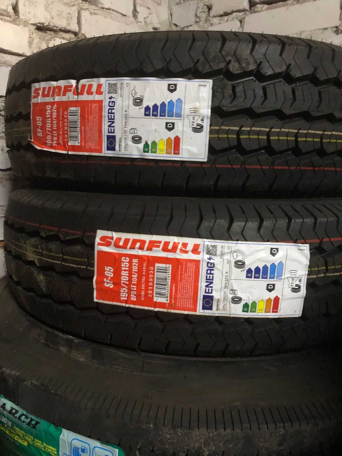 195/70R15C SUNFULL SF05 8сл. 104/102R 2100 грн  нові Китай !