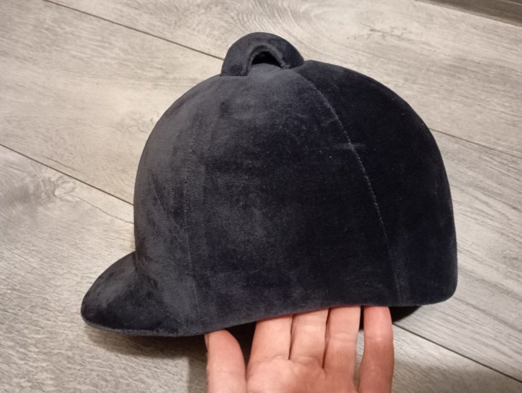 Toczek / kask jeździecki Czapka dżokejka, obwód 56cm, brak klamer