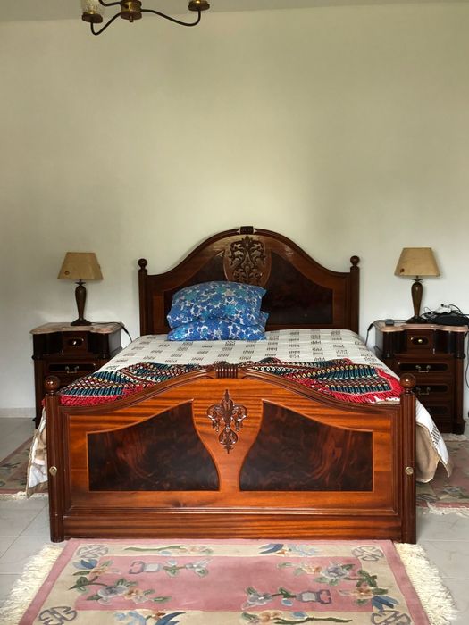 Alugo quarto com serventia