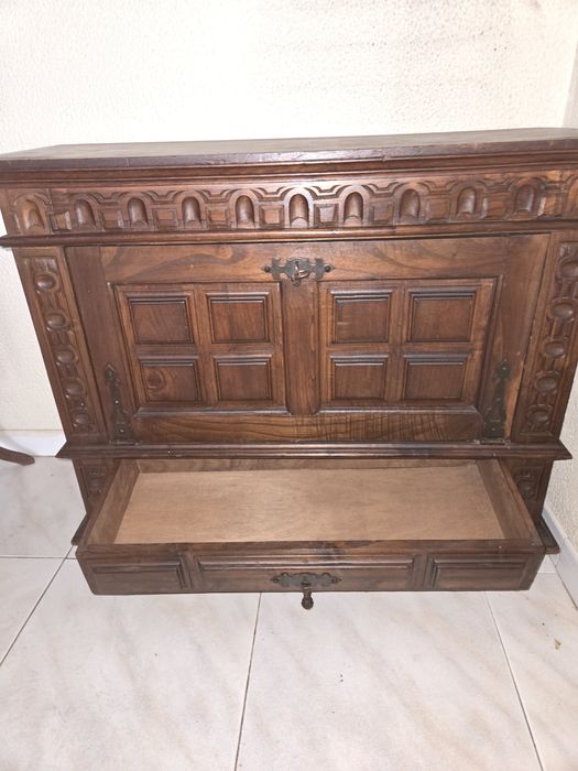 Sapateira de madeira