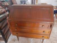 Comoda e secretária de quarto