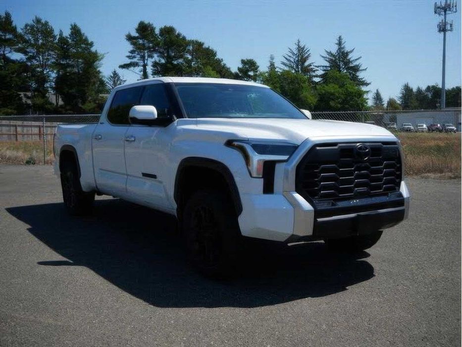 Toyota Tundra Limited CrewMax Cab LB      2022