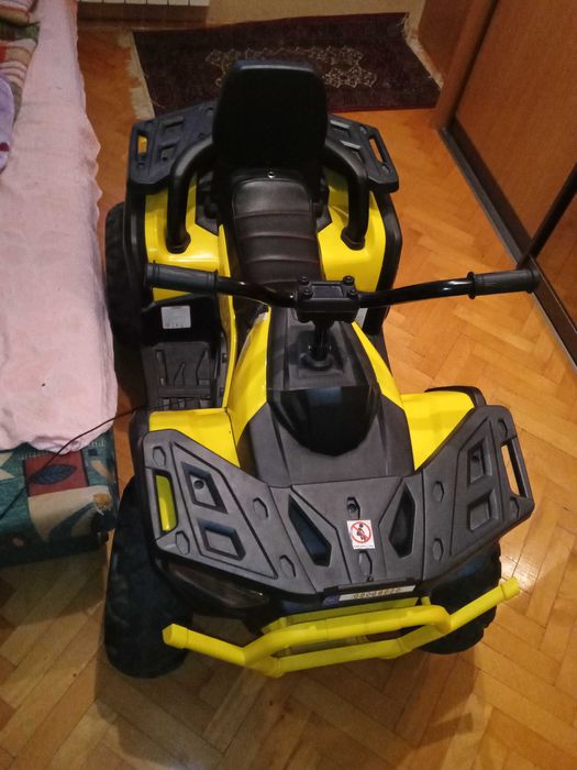 Quad dla dziecka na akumulator w pełni sprawny.